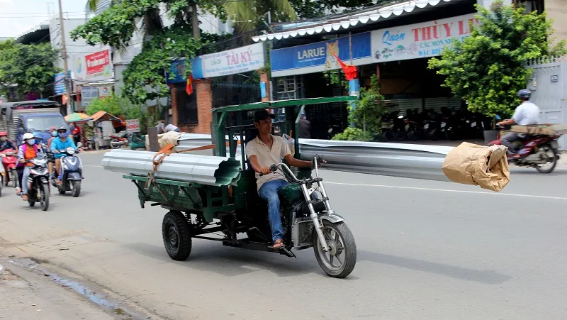 Xe chở tôn nhan nhản mọi nẻo đường ảnh 5 Xe chở tôn nhan nhản mọi nẻo đường ảnh 5