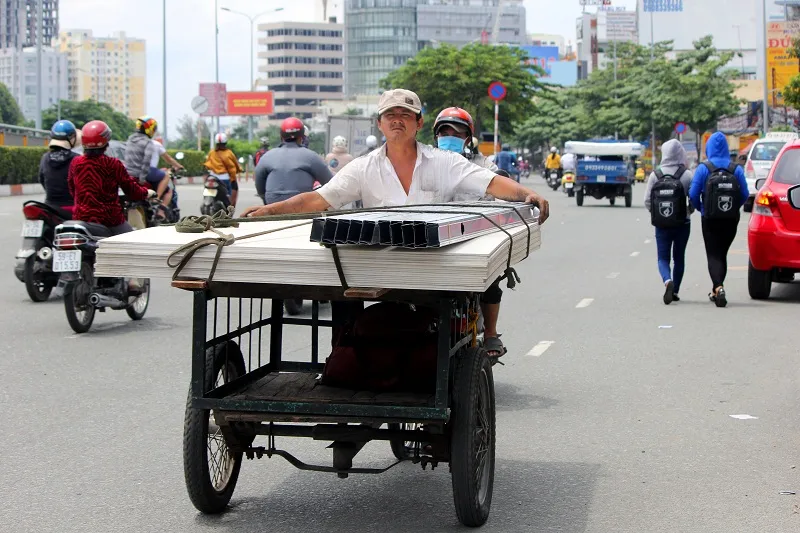 Xe chở tôn nhan nhản mọi nẻo đường ảnh 6 Xe chở tôn nhan nhản mọi nẻo đường ảnh 6