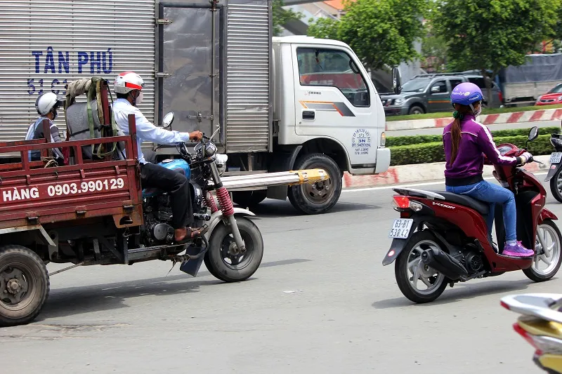 Xe chở tôn nhan nhản mọi nẻo đường ảnh 8 Xe chở tôn nhan nhản mọi nẻo đường ảnh 8