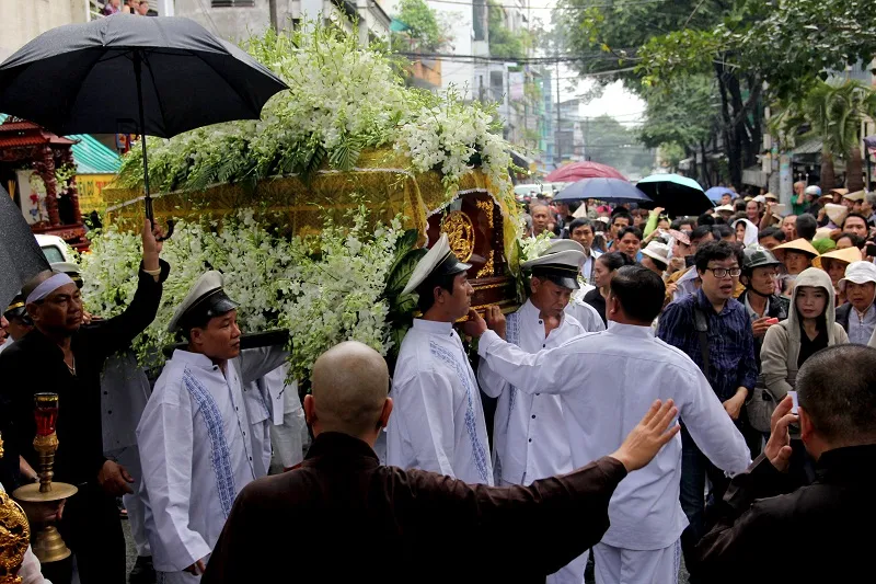 Mưa sụt sùi tiễn đưa “Sầu nữ” Út Bạch Lan ảnh 6 Mưa sụt sùi tiễn đưa “Sầu nữ” Út Bạch Lan ảnh 6