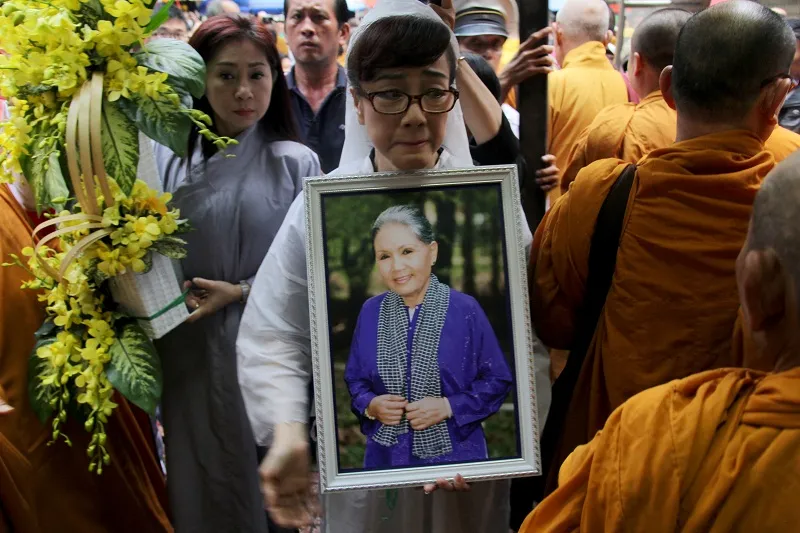 Mưa sụt sùi tiễn đưa “Sầu nữ” Út Bạch Lan ảnh 4 Mưa sụt sùi tiễn đưa “Sầu nữ” Út Bạch Lan ảnh 4