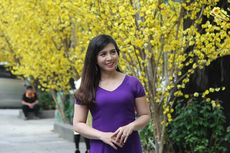 Thiếu nữ TP.HCM diện áo dài xuống phố du xuân sớm ảnh 7 Thiếu nữ TP.HCM diện áo dài xuống phố du xuân sớm ảnh 7