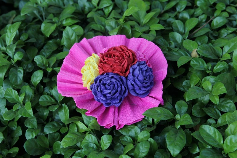 “Con đường tình yêu” rực rỡ quà và hoa Valentine ảnh 9