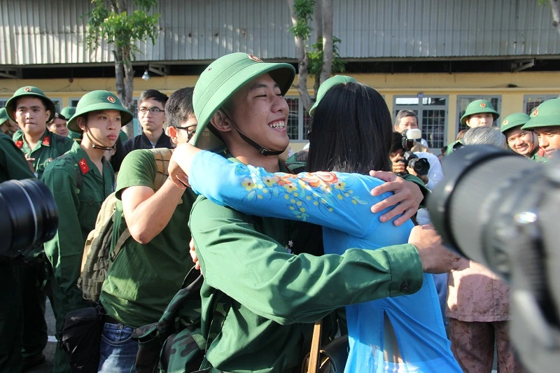 Những hình ảnh xúc động tiễn thanh niên TP.HCM nhập ngũ ảnh 14 Những hình ảnh xúc động tiễn thanh niên TP.HCM nhập ngũ ảnh 14