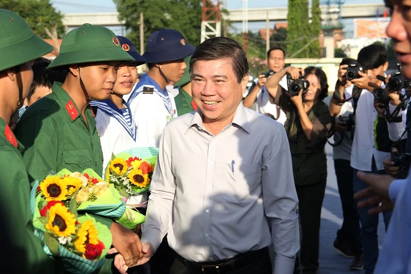 Những hình ảnh xúc động tiễn thanh niên TP.HCM nhập ngũ ảnh 2 Những hình ảnh xúc động tiễn thanh niên TP.HCM nhập ngũ ảnh 2