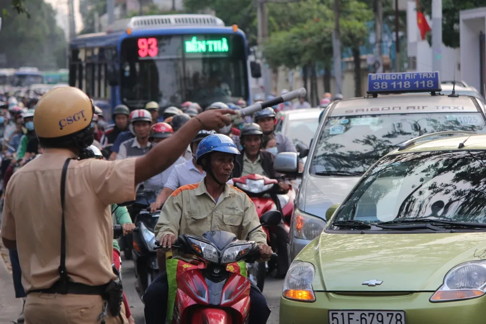 kẹt xe trên đường Điện Biên Phủ