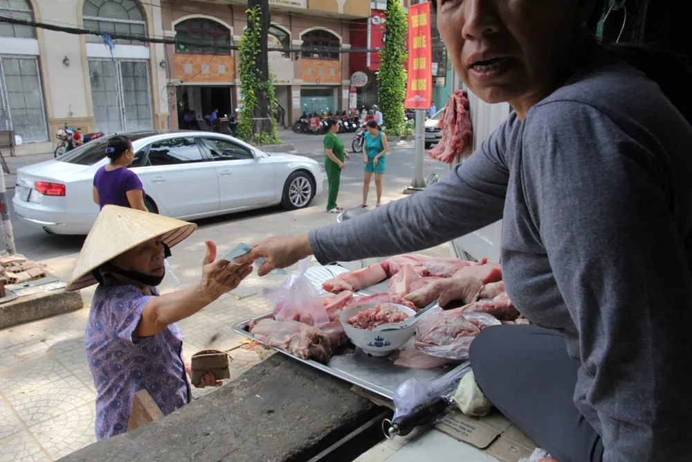 Dân quận 1 khốn khổ leo vào nhà khi bậc tam cấp bị phá ảnh 14 Dân quận 1 khốn khổ leo vào nhà khi bậc tam cấp bị phá ảnh 14
