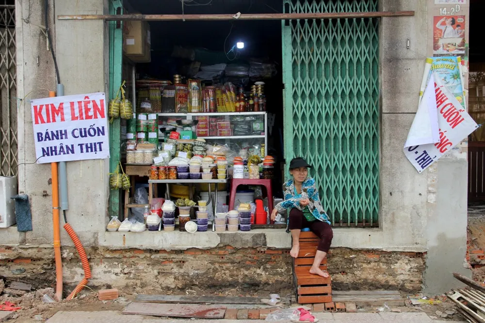 Dân quận 1 khốn khổ leo vào nhà khi bậc tam cấp bị phá ảnh 2 Dân quận 1 khốn khổ leo vào nhà khi bậc tam cấp bị phá ảnh 2