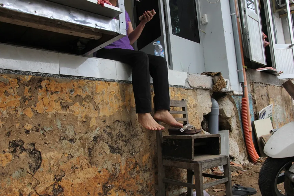 Dân quận 1 khốn khổ leo vào nhà khi bậc tam cấp bị phá ảnh 8 Dân quận 1 khốn khổ leo vào nhà khi bậc tam cấp bị phá ảnh 8