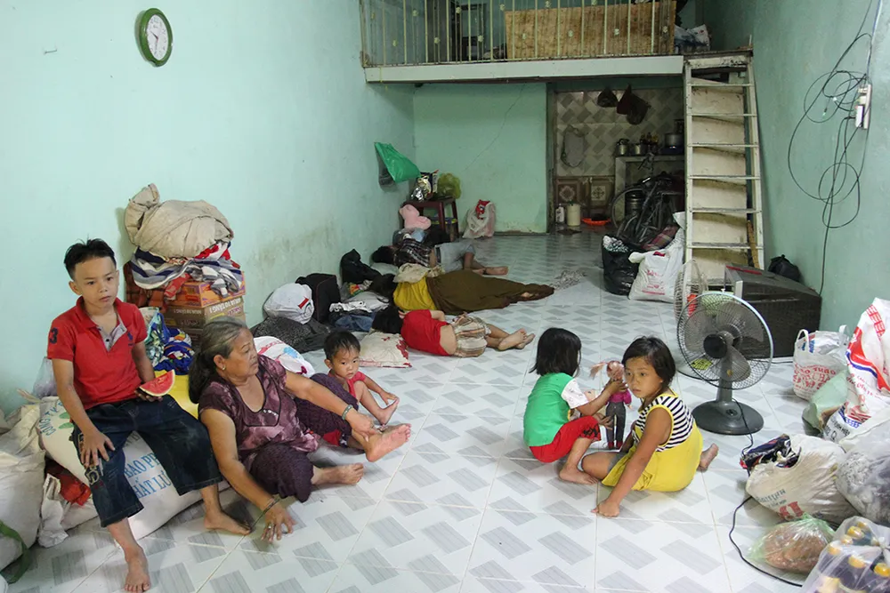 Chùm ảnh: Gia đình 17 người chuyển đến nhà mới ảnh 14