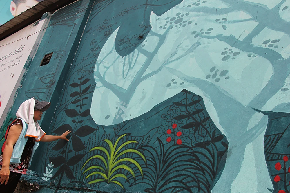 Ngắm những bức tường bẩn ở quận 1 được thay áo mới ảnh 4