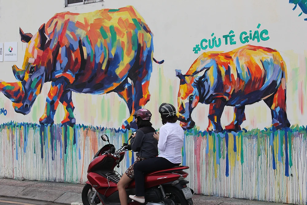 Ngắm những bức tường bẩn ở quận 1 được thay áo mới ảnh 6