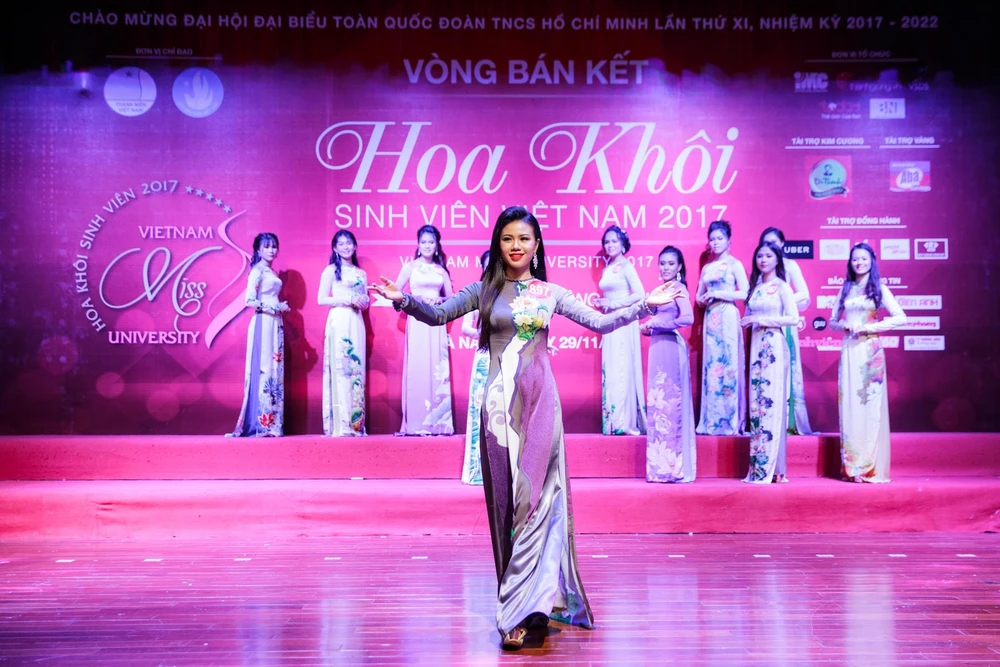 Chùm ảnh: Nữ sinh miền Trung thướt tha với áo dài ảnh 12