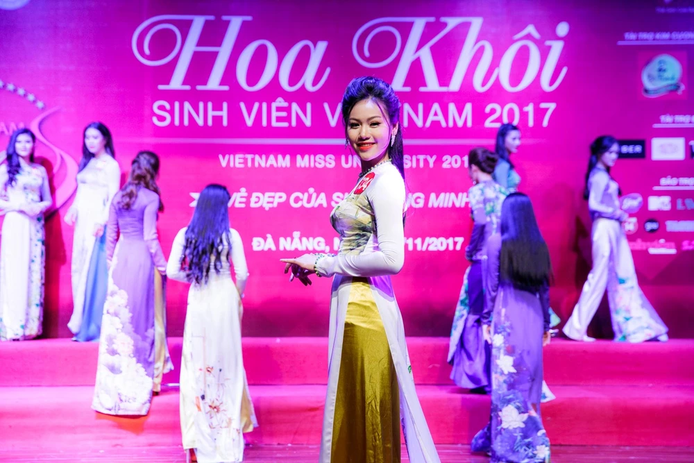 Chùm ảnh: Nữ sinh miền Trung thướt tha với áo dài ảnh 16