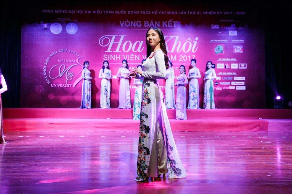 Chùm ảnh: Nữ sinh miền Trung thướt tha với áo dài ảnh 4