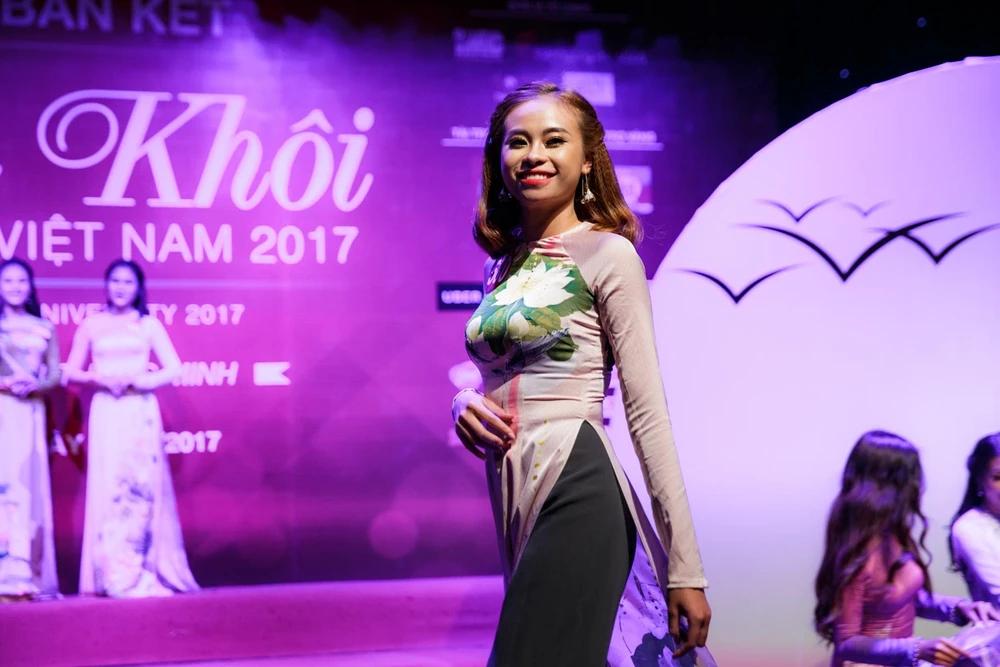 Chùm ảnh: Nữ sinh miền Trung thướt tha với áo dài ảnh 10