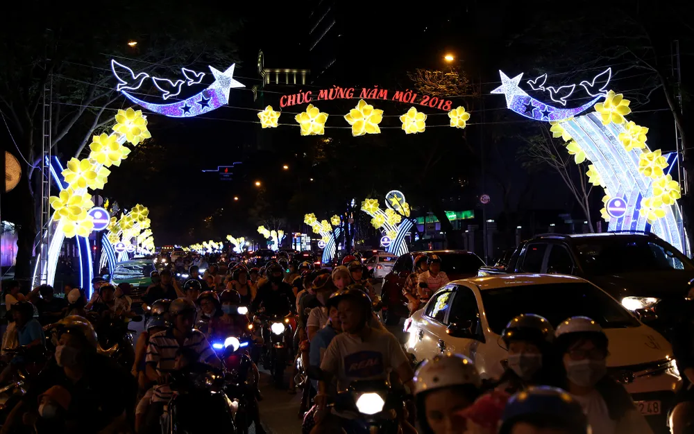 Chùm ảnh: TP.HCM rực rỡ chào đón năm mới 2018 ảnh 1