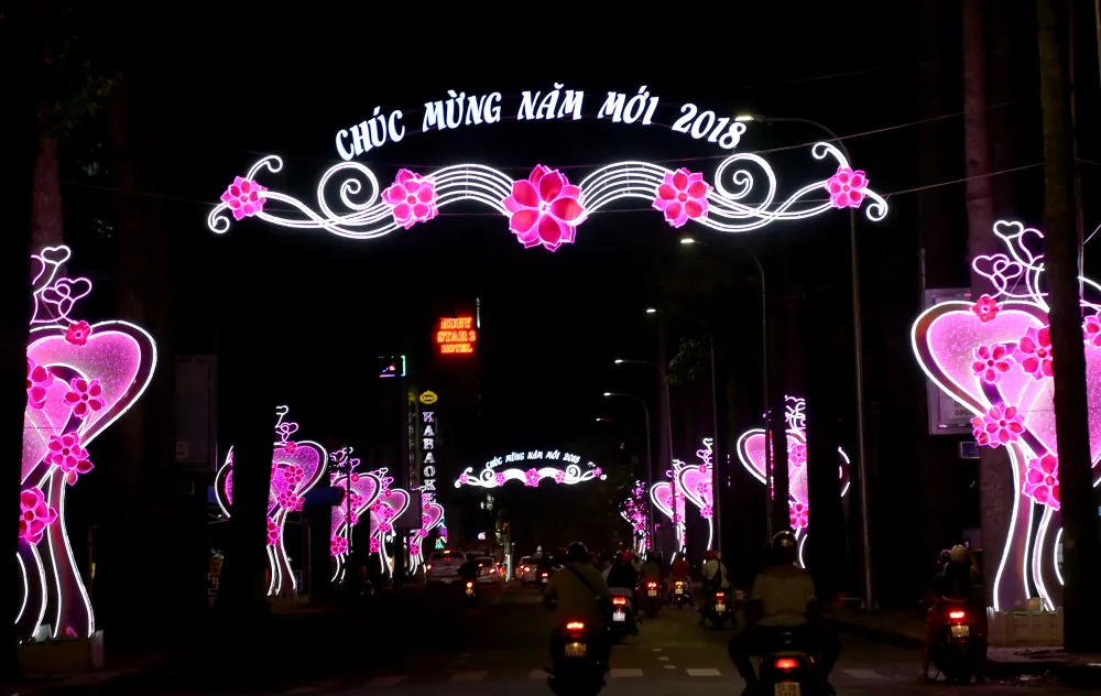 Chùm ảnh: TP.HCM rực rỡ chào đón năm mới 2018 ảnh 7