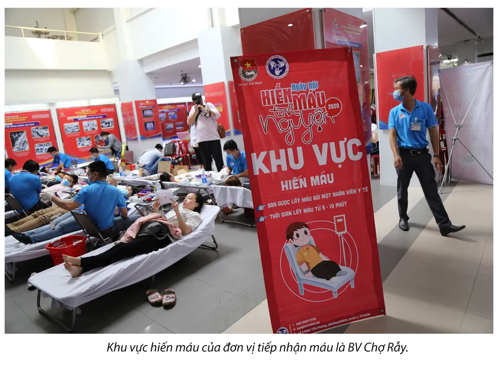 Tình người Sài Gòn thời dịch COVID-19 ảnh 23