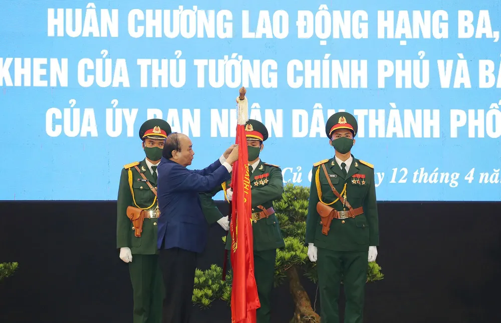 Cũng trong sáng cùng ngày, Chủ tịch nước Nguyễn Xuân Phúc đã trao tặng Huân chương Lao động hạng ba cho Đảng bộ, chính quyền và nhân dân huyện Củ Chi vì có thành tích xuất sắc trong công tác phòng chống dịch COVID-19, góp phần xây dựng chủ nghĩa xã hội và bảo vệ Tổ Quốc. Cũng trong sáng cùng ngày, Chủ tịch nước Nguyễn Xuân Phúc đã trao tặng Huân chương Lao động hạng ba cho Đảng bộ, chính quyền và nhân dân huyện Củ Chi vì có thành tích xuất sắc trong công tác phòng chống dịch COVID-19, góp phần xây dựng chủ nghĩa xã hội và bảo vệ Tổ Quốc.