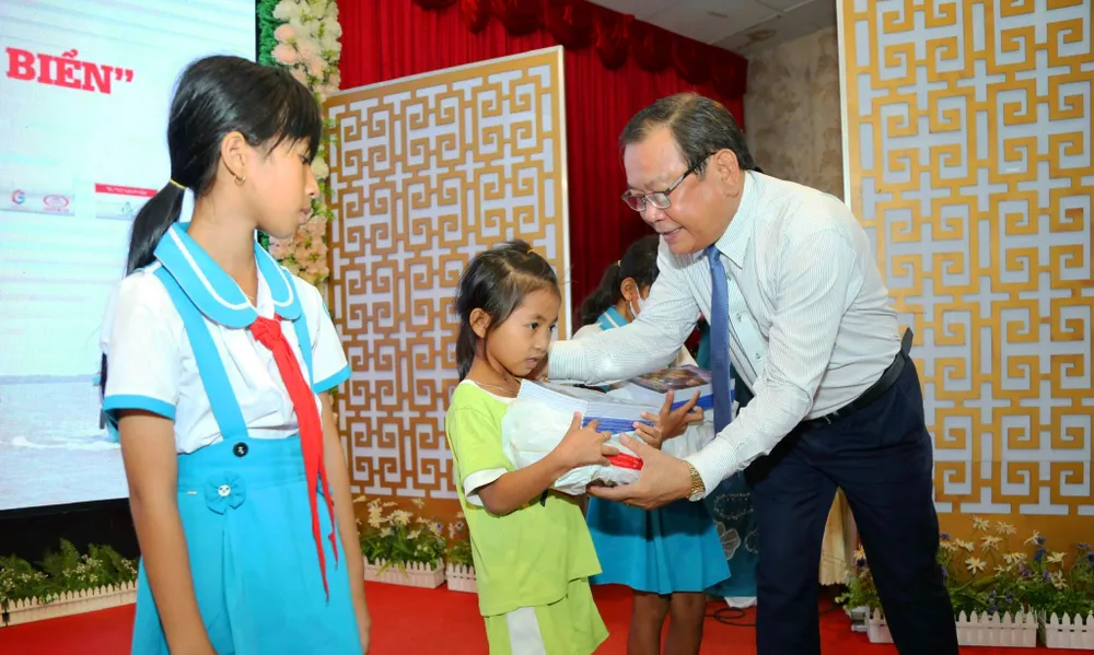 toan-canh-anh-sang-den-bac-lieu (12).JPG