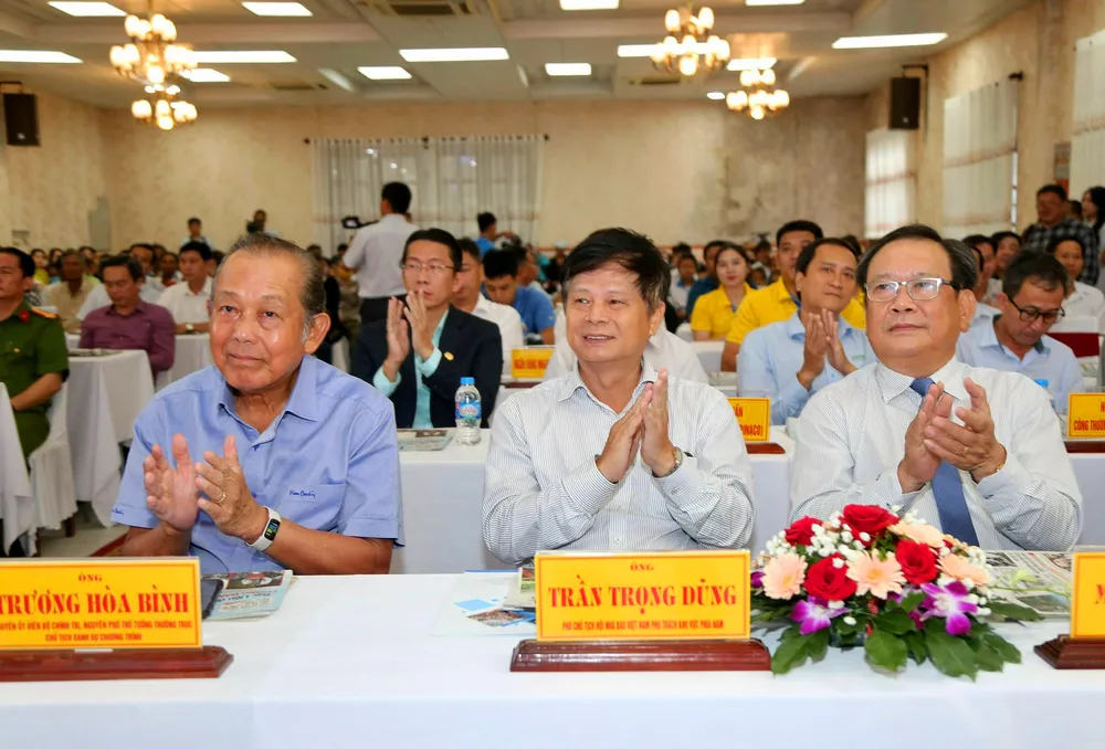 toan-canh-anh-sang-den-bac-lieu (8).JPG