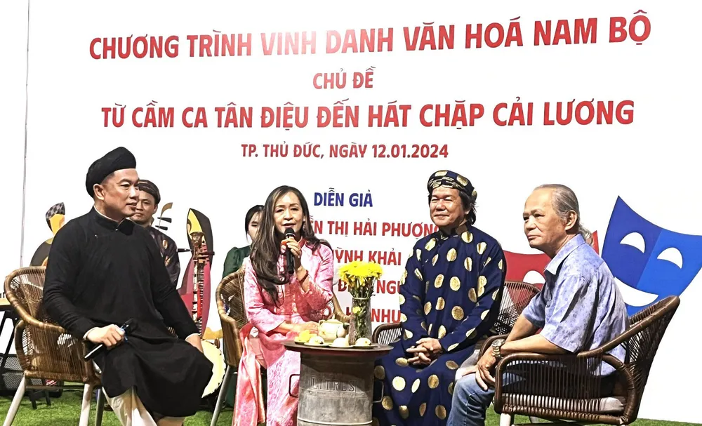 Các khách mời giao lưu trong chương trình. Từ Cầm ca tân điệu đến hát chặp cải lương