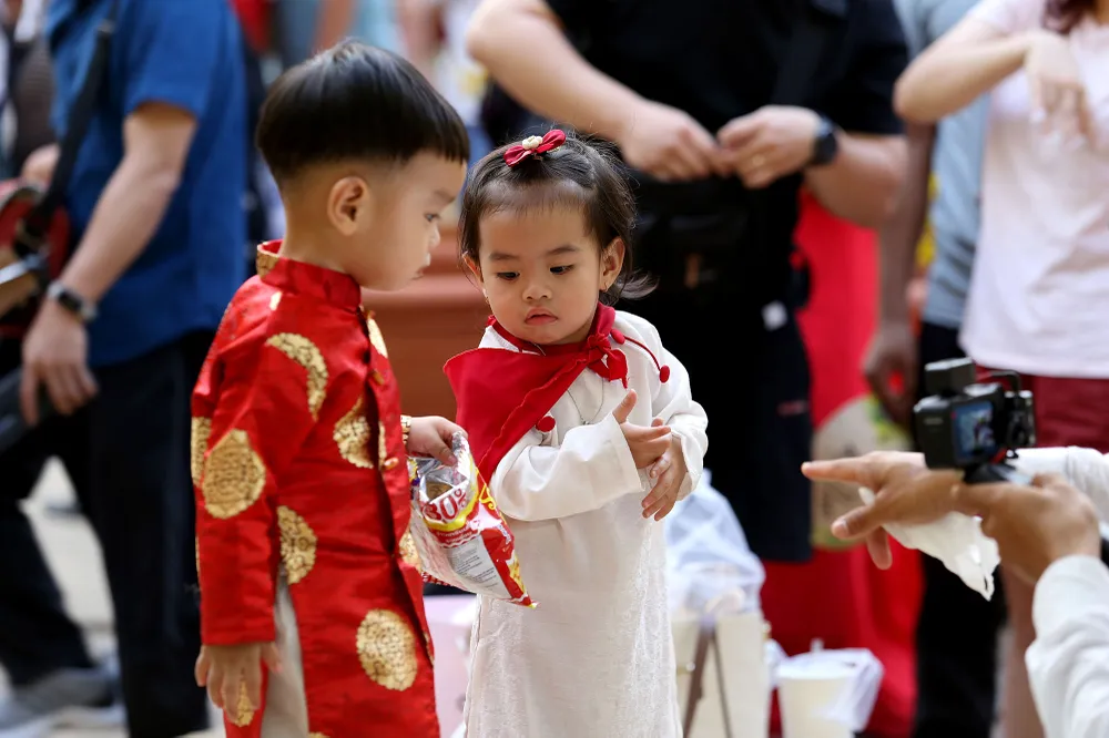 chen chân chụp ảnh mai vàng ở tphcm (12).JPG