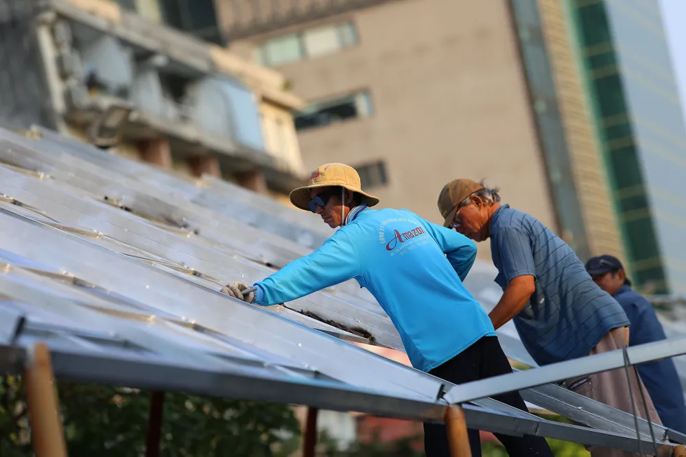 lộ diện linh vật rồng khổng lồ đường hoa nguyễn huệ (11).JPG