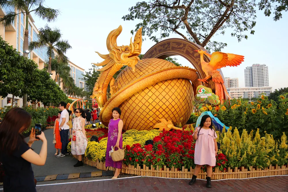 cận cảnh đường hoa phú mỹ hưng (2).JPG