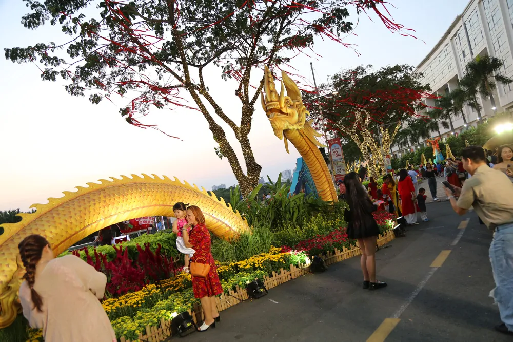 cận cảnh đường hoa phú mỹ hưng (6).JPG