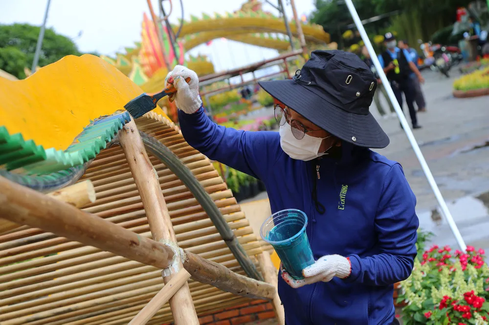 đường hoa nguyễn huệ trước ngày khai mạc (11).JPG