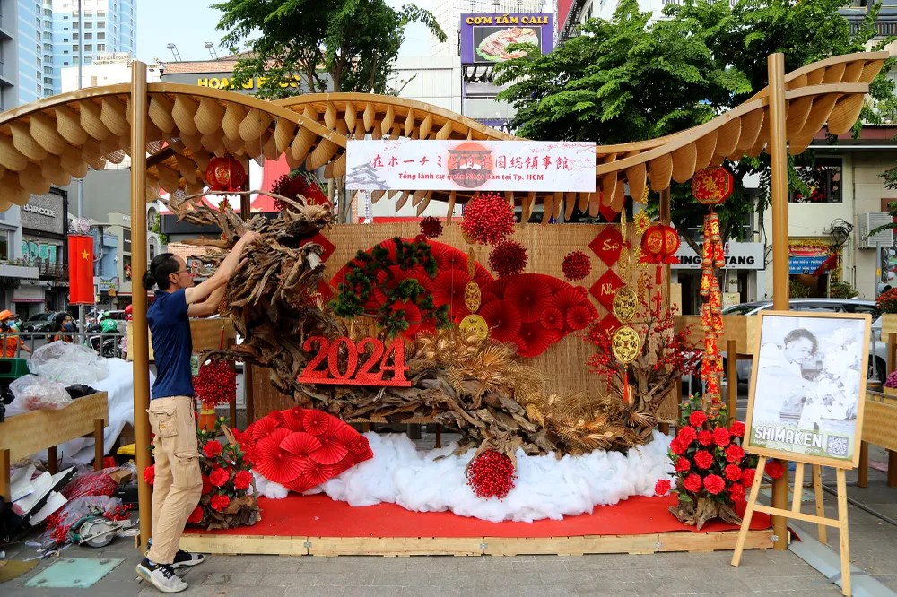 đường hoa nguyễn huệ trước ngày khai mạc (15).JPG