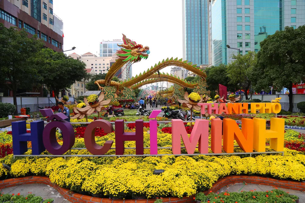 đường hoa nguyễn huệ trước ngày khai mạc (20).JPG