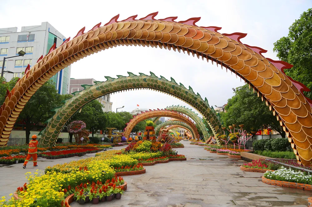 đường hoa nguyễn huệ trước ngày khai mạc (8).JPG