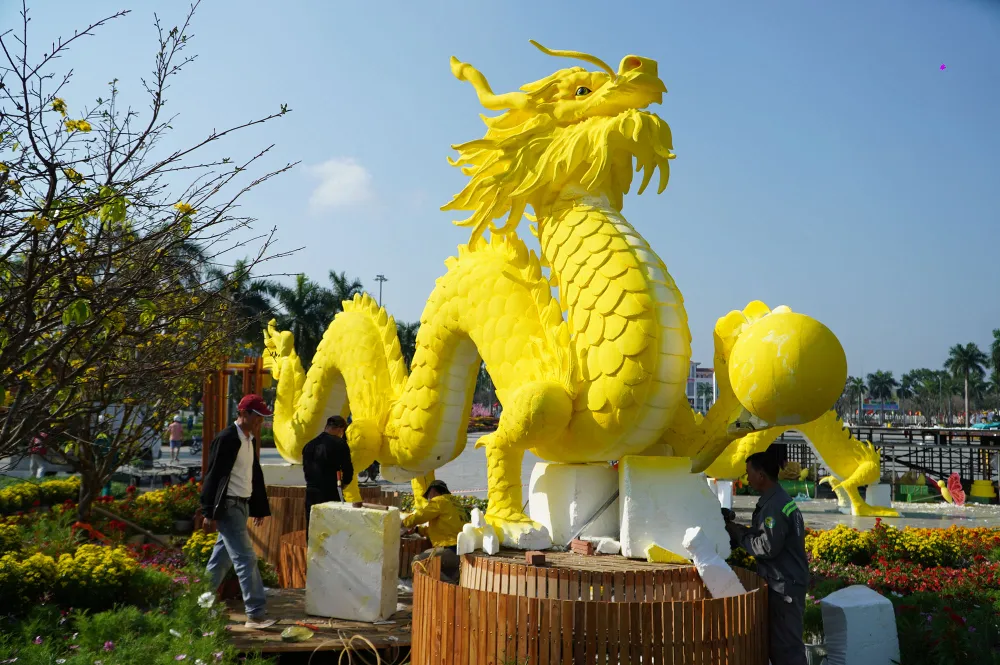 Hình ảnh cặp linh vật rồng vàng ở Quảng Nam vừa lộ diện đã nhận 'mưa lời khen' từ cộng đồng mạng. Ảnh: THANH NHẬT Năm Thìn kể chuyện Rồng (6).jpg