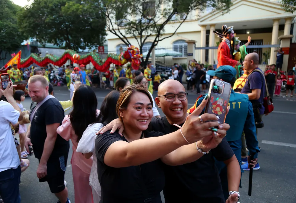 diễu hành tết nguyên tiêu (12).JPG