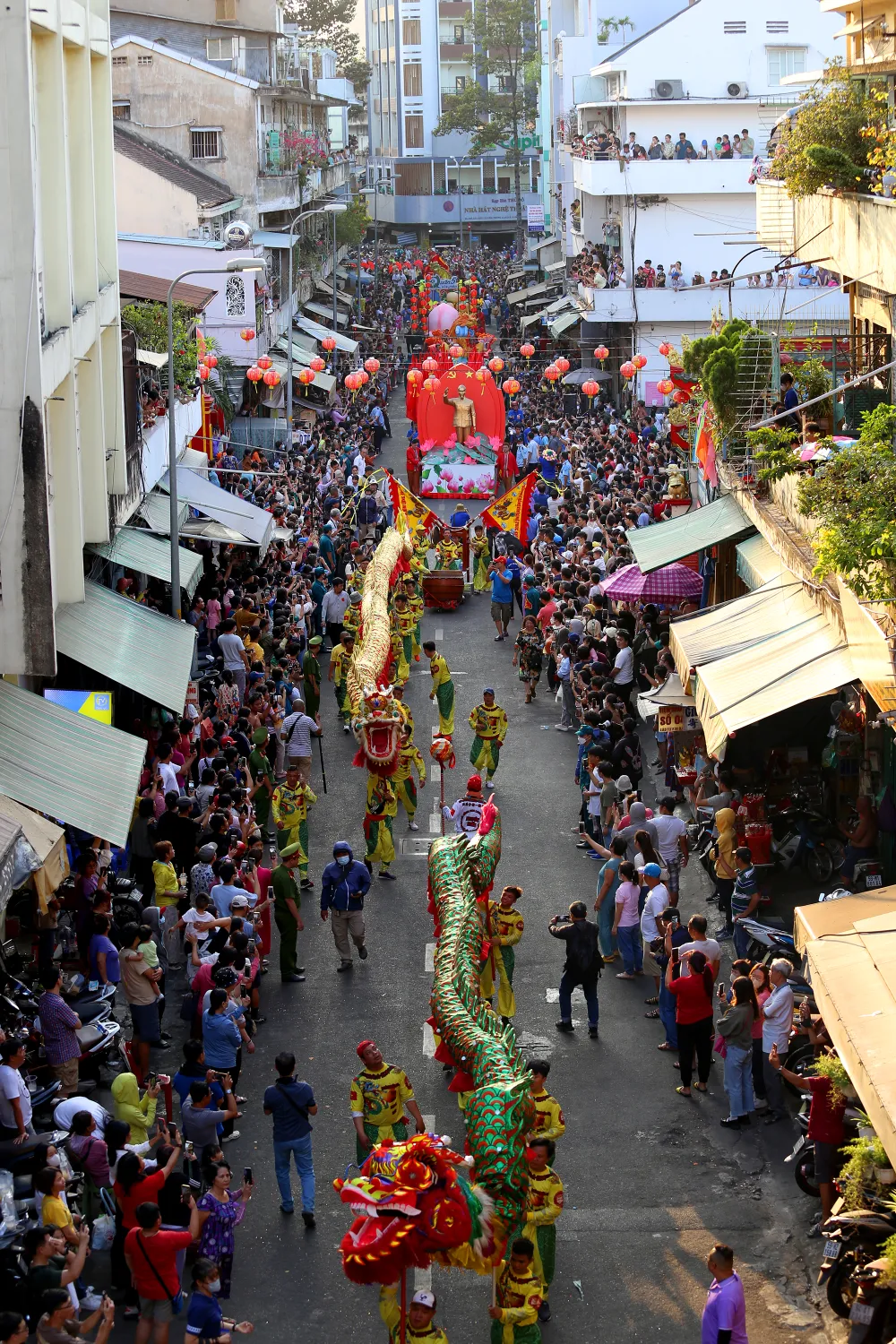 diễu hành tết nguyên tiêu (2).JPG