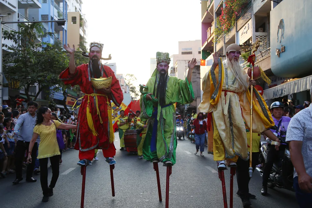 diễu hành tết nguyên tiêu (3).JPG