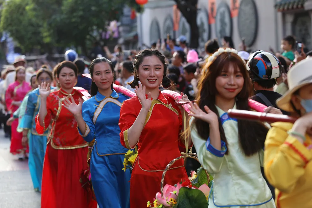 diễu hành tết nguyên tiêu (5).JPG