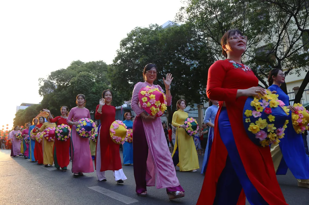 diễu hành tết nguyên tiêu (8).JPG