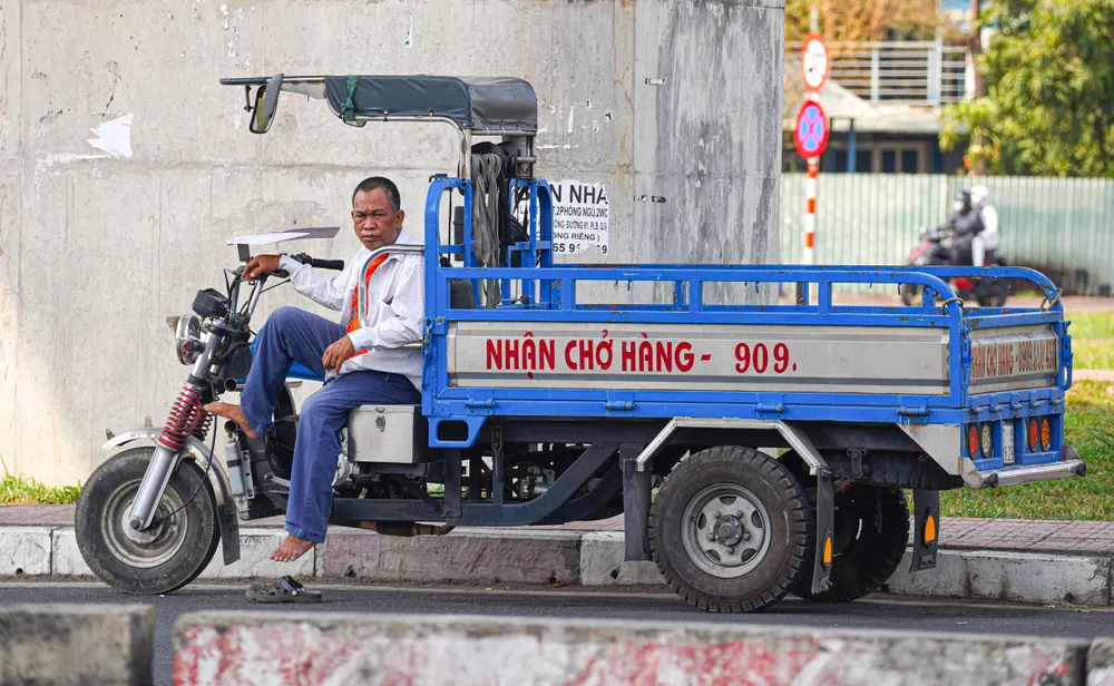 người sài gòn vật vả dưới cái nóng rát da (11).jpg