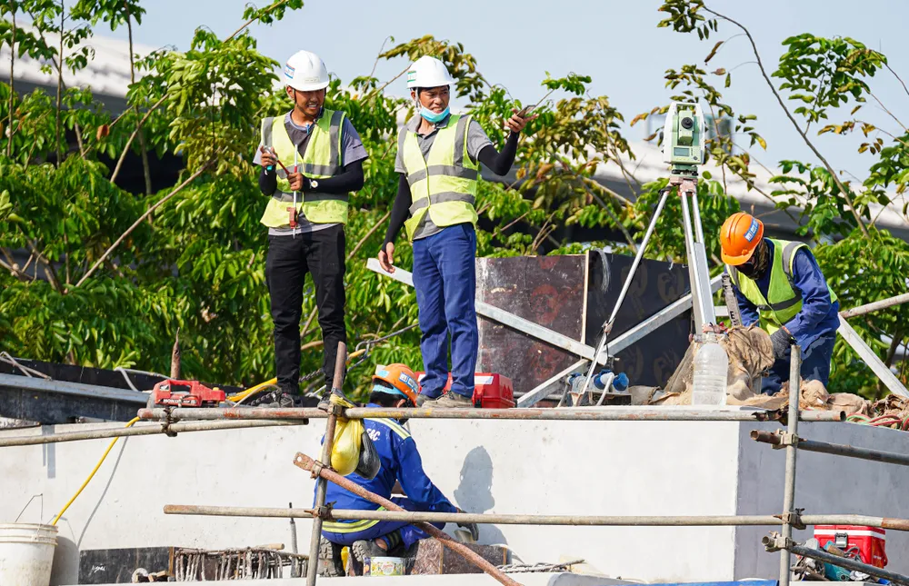 người sài gòn vật vả dưới cái nóng rát da (20).jpg