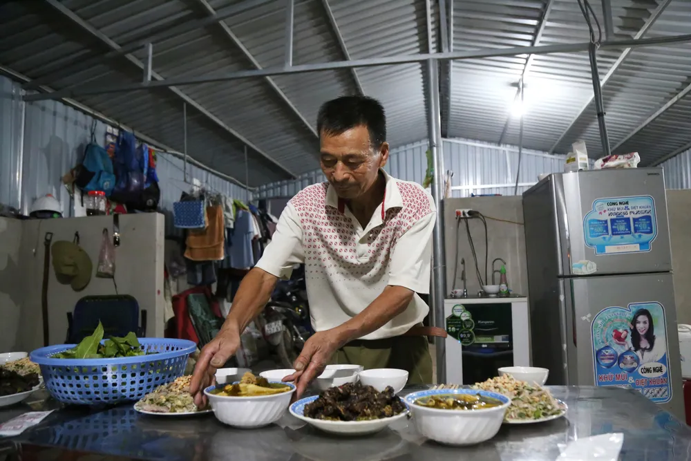 những anh nuôi của hàng trăm công nhân vành đai 3 tphcm (11a).JPG