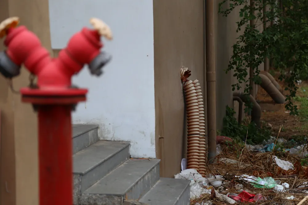 Cảnh hoang tàn của 3.790 căn hộ tái định cư ở Thủ Thiêm sắp được đấu giá cuối năm nay (6).JPG