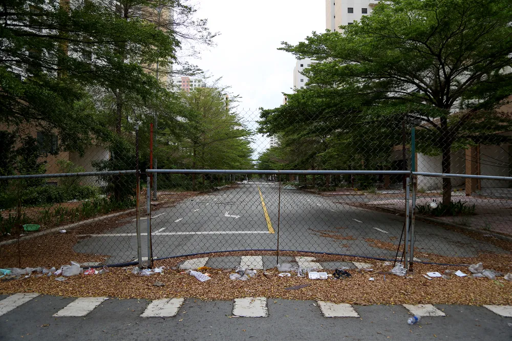 Cảnh hoang tàn của 3.790 căn hộ tái định cư ở Thủ Thiêm sắp được đấu giá cuối năm nay (8).JPG