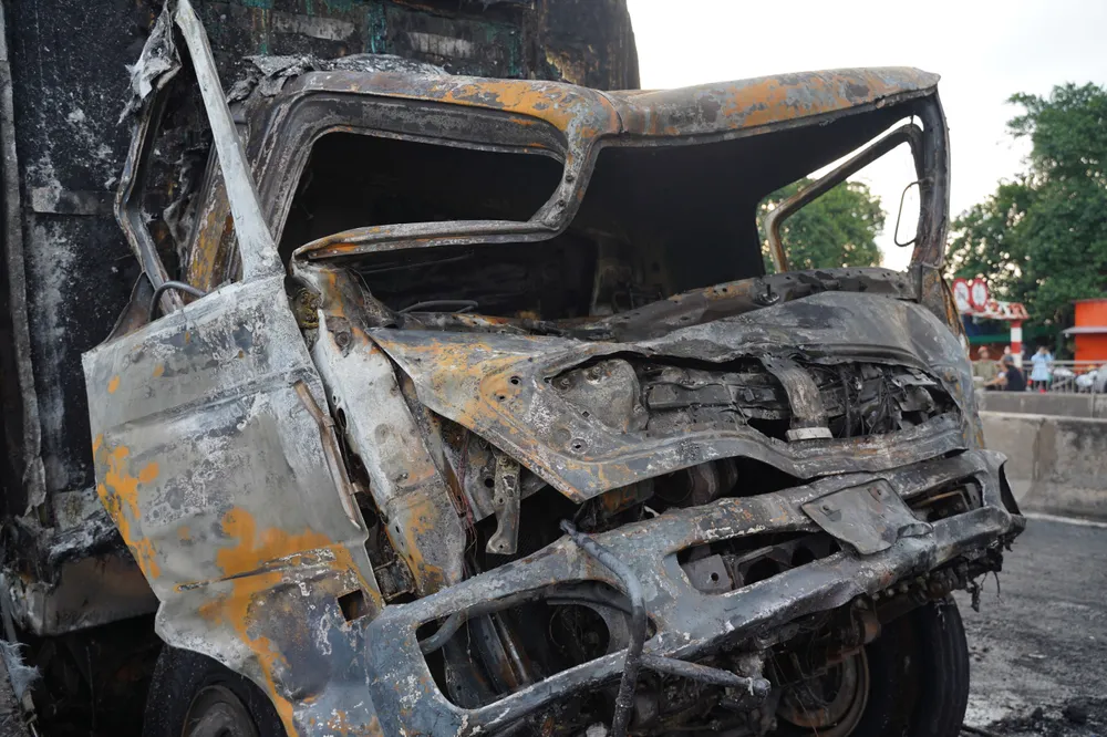 Cận cảnh tai nạn liên hoàn tại cầu Phú Mỹ (6).jpg