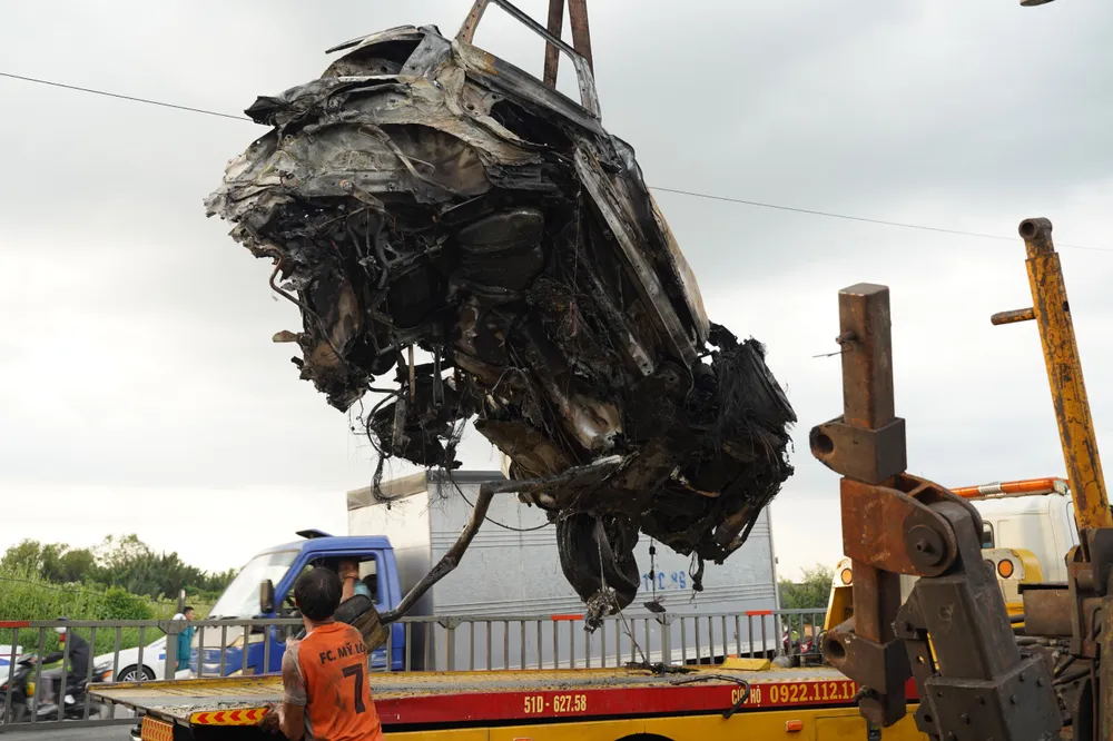 Cận cảnh tai nạn liên hoàn tại cầu Phú Mỹ (7).jpg