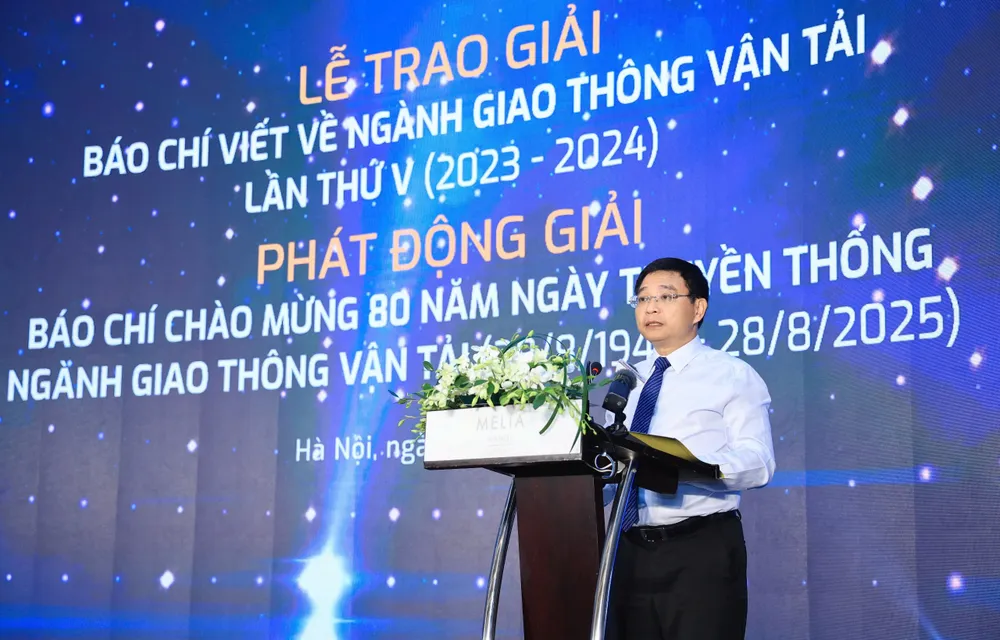 Bộ trưởng Bộ GTVT Nguyễn Văn Thắng phát biểu tại lễ trao giải báo chí viết về ngành giao thông. Ảnh: BTC Pháp Luật TP.HCM đoạt 1 giải báo chí viết về ngành giao thông vận tải (1).jpg