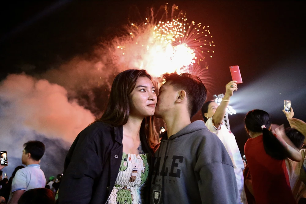 Chiêm ngưỡng màn pháo hoa mừng Quốc Khánh 2-9 ở Đồng Nai (10).jpg